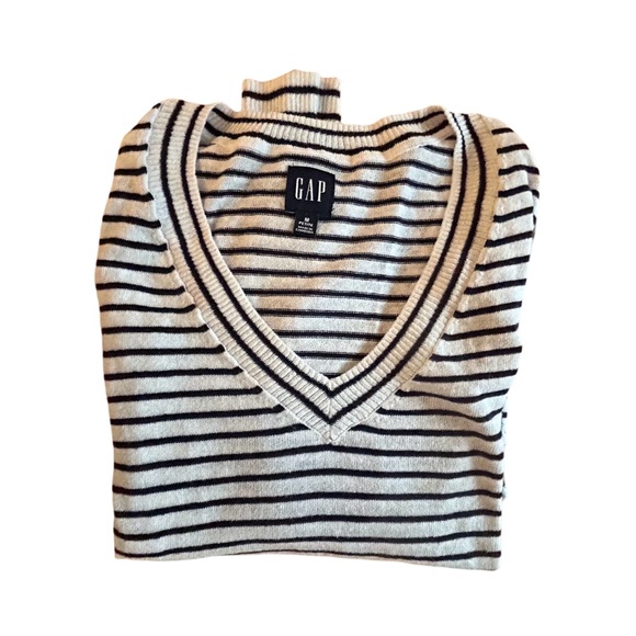 GAP Black and White V Neck Sweater - Picture 2 of 7